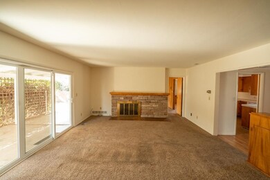 Gas fireplace too!