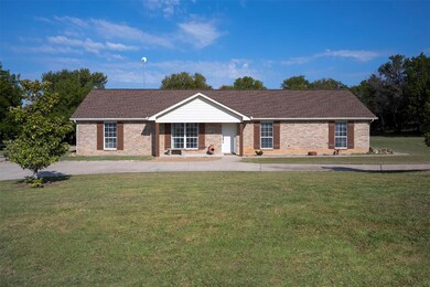 105 Sandalwood Ct, Weatherford, TX 76085 - photo 3