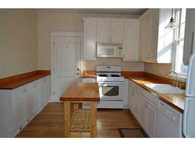 14 Lincoln St unit 2, Newport, RI 02840 - photo 3