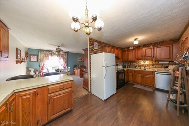 374 Washington St, Leetonia, OH 44431 - photo 7