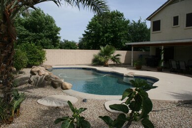 2626 E Mericrest way 008