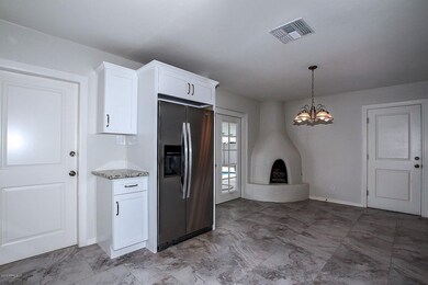 Eat-In Kitchen
