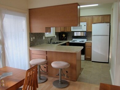 Dining to kitchen, 3850 GLC (1024x768)