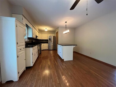 611 Johnny Dr, Maryville, IL 62062 - photo 4