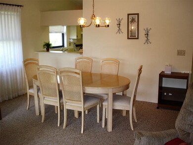 Ding area and pass-thru from kitchen.