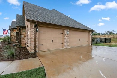 201 Scenic Wood Dr, Azle, TX 76020 - photo 4