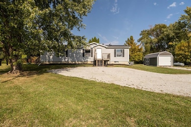 33047 Finestead Dr, Granger, IA 50109 - photo 2