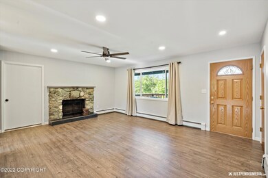 Entry/Living Room