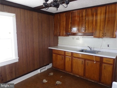 425 Summit Ave, Reading, PA 19607 - photo 5