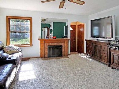 545 N Dexter Dr, Lansing, MI 48910 - photo 3