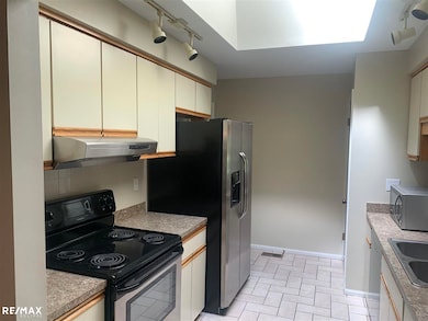 15075 Sebastian Ct unit 16, Shelby Township, MI 48315 - photo 3