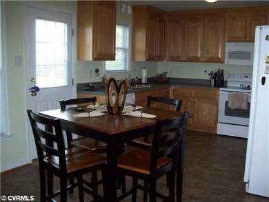 Kitchen - Eat-in Area