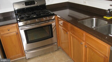 6512 Lake Park Dr unit 202, Greenbelt, MD 20770 - photo 3