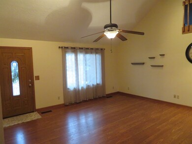 5311 W Sherwood Dr, Newburgh, IN 47630 - photo 4