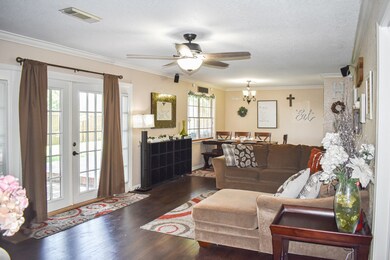 1521 Alta Vista Dr, Alvin, TX 77511 - photo 2