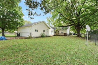 105 S Adams St, Philo, IL 61864 - photo 4