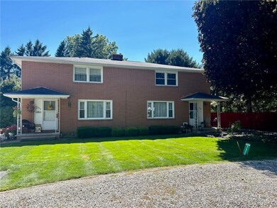 View of front facade featuring a front yard