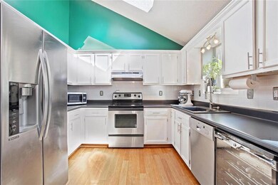 Wonderful kitchen complete with stainless steel ap