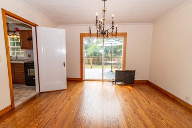 1118 Regent Niles Dining room
