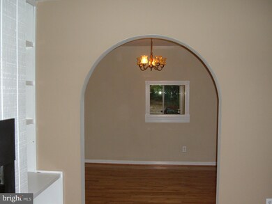 6006 Forrest Hollow Ln, Springfield, VA 22152 - photo 5