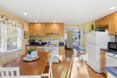 17-web-or-mls-15 Ovington Drive Final-20