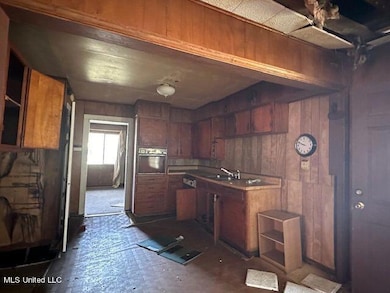 4512 2nd st kitchen 2