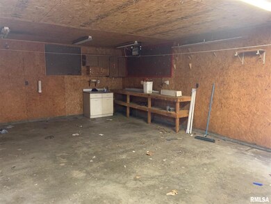 2101 Woodland Lakes Rd, Jacksonville, IL 62650 - photo 5