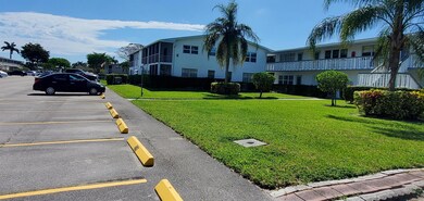 406 Windsor R, West Palm Beach, FL 33417 - photo 5