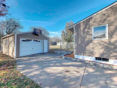 3518 N Pine St, Davenport, IA 52806 - photo 3