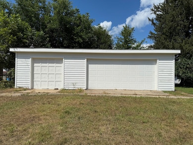 302 W Cook St, Sheffield, IL 61361 - photo 3