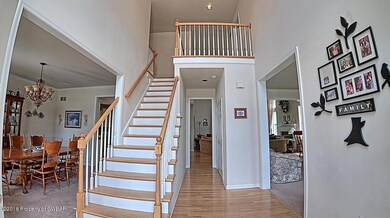 1041 Manor Dr, Mountain Top, PA 18707 - photo 3