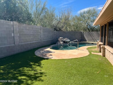 ARTIFICIAL GRASS & POOL
