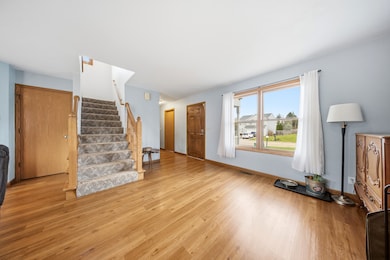 300 Forest Dr, Kirkland, IL 60146 - photo 3