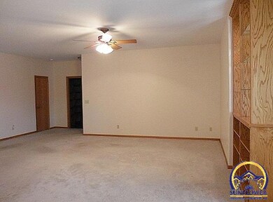 4542 SW Crenshaw Dr, Topeka, KS 66610 - photo 5