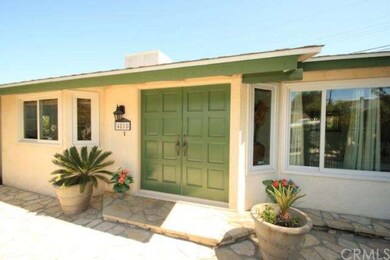 Close-up of the front door area...you can see all 