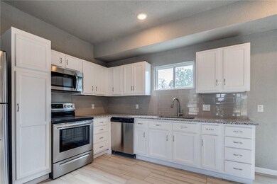 402 E Hemlock St, Rogers, AR 72756 - photo 6