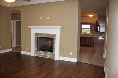 571 Riley Ln, Bethel Heights, AR 72764 - photo 3