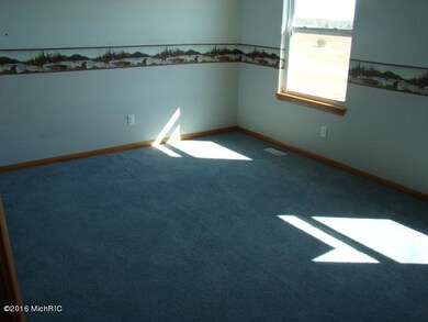263 45577 3rd bd rm view 1