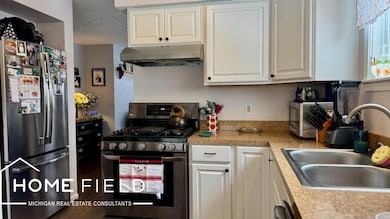 719 N Saginaw St, Owosso, MI 48867 - photo 4