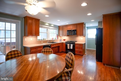 6304 Falling Brook Dr, Burke, VA 22015 - photo 5