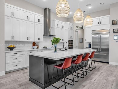 Upgraded Gourmet Eat-in Island Kitchen