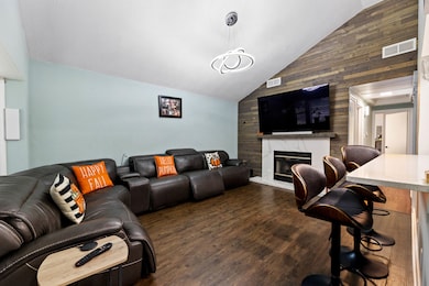 7656 W 80th Place, Bridgeview, IL 60455 - photo 4