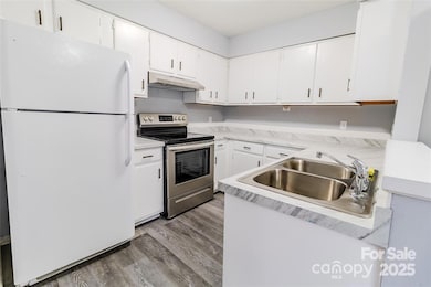 4814 Spring Lake Dr unit E, Charlotte, NC 28212 - photo 2