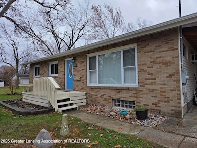 340 Edwards St, Grand Ledge, MI 48837 - photo 2