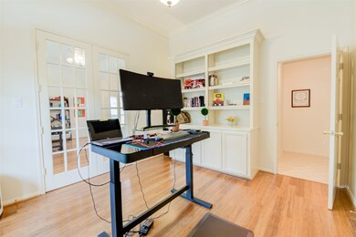 OFFICE/STUDY WITH BOOKSHELF AND DOUBLE ENTRYWAYS
