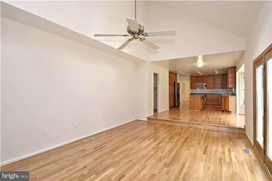 12613 Blue Mountain Ct, North Potomac, MD 20878 - photo 2