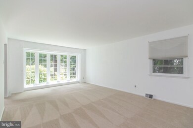 2039 Wisteria Ln, Lafayette Hill, PA 19444 - photo 4