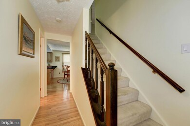 7402 Barkers Ct, Springfield, VA 22153 - photo 5