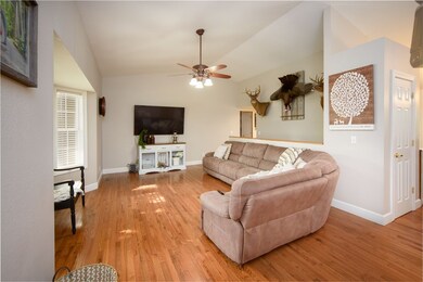 9713 E Bloomfield Hills Dr, Effingham, IL 62401 - photo 4