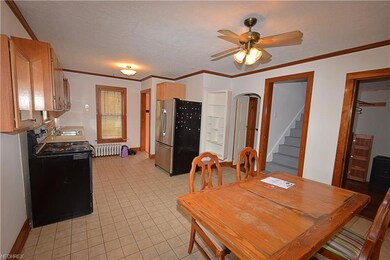 Large Eat-in Kitchen with plenty of storage & spac